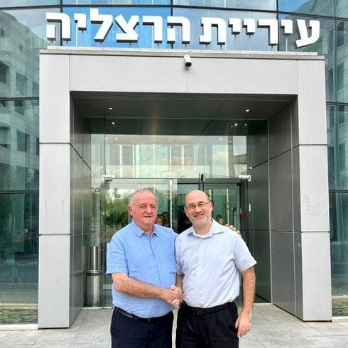 ירון עולמי וצבי וייס
