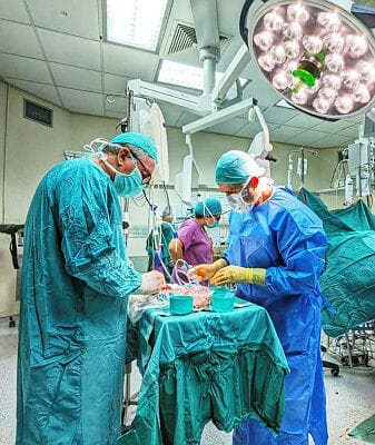 כל מחסור ברופא שעוזב מורגש. ניתוח בסורוקה, ארכיון (דוברות סורוקה) ניתוח בסורוקה