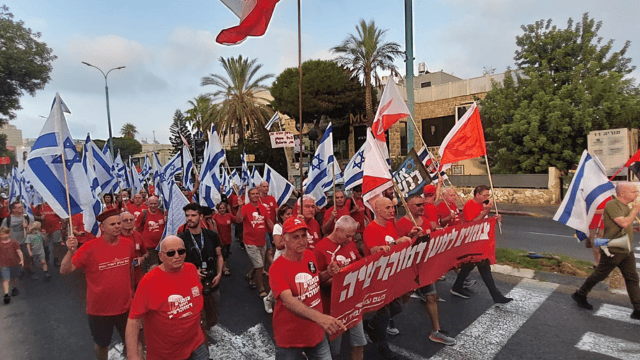 צעדת הצנחנים בהובלת אלוף במיל. גדי שמני