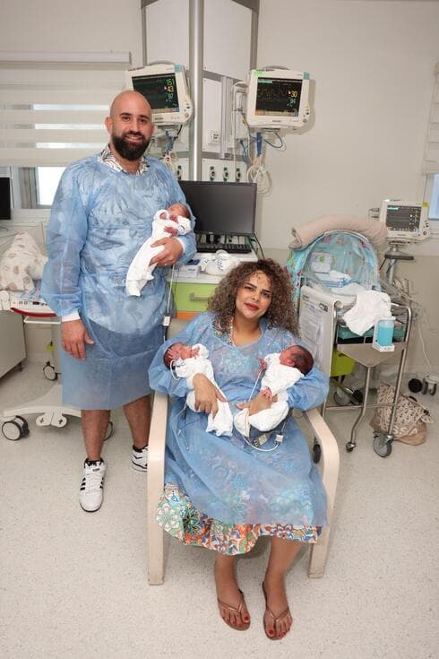 מוחמד חיג'אזי וסיואר דיאב-חיג'אזי יחד עם השלישייה (צילום: רמב"ם) מוחמד חיג'אזי וסיואר דיאב-חיג'אזי יחד עם השלישייה