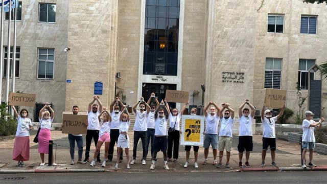קיריל קארטניק במחאה