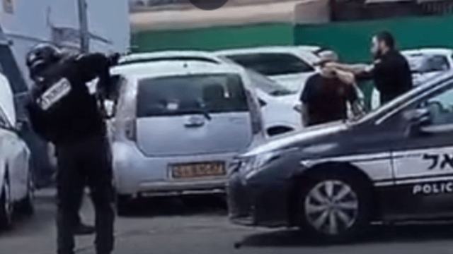 לכידת המחבל בפתח תקוה (צילום: מתוך הרשת החברתית, שימוש לפי סעיף 27א לחוק זכויות יוצרים) לכידת המחבל בפתח תקוה