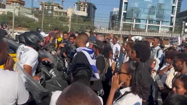 מפגיני "צדק לרפאל" חוסמים את איילון 