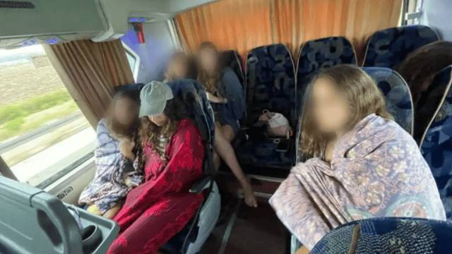 הנערות שנסעו לכנרת ונשלחו לשבת מאחור באוטובוס