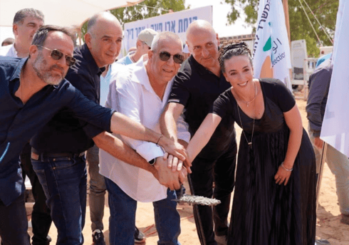 הנחת אבן הפינה למתקן. מיקום אסטרטגי