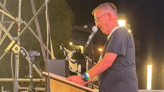 אסף אגמון בחורב (צילום: ליאורה שקד מחאת העם) אסף אגמון בחורב