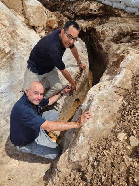 ד"ר עופר שיאון ורותם כהן, מנהלי החפירה, באמת המים שחשפו