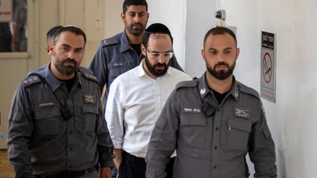 הרב יוסף מרדכי פריזר החשוד בשימוש זהות בדויה כדי לקיים יחסי מין עם נשים דרך הטינדר