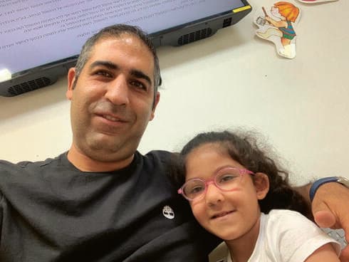 שיר אושר סעדאת עם אביה דורון