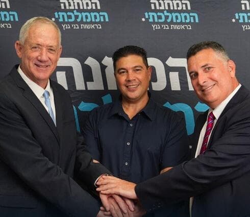 דודו סלמה עם הח"כים גדעון סער ובני גנץ