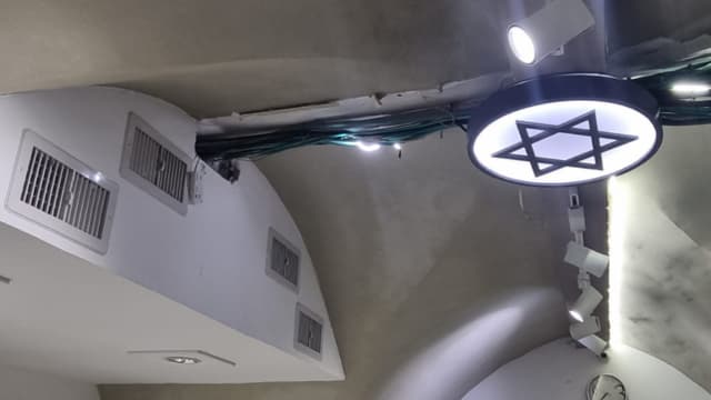 תקרת הגבס שפורקה
