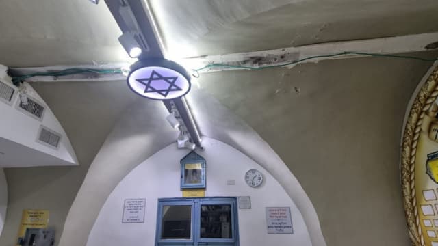 תקרת הגבס שפורקה