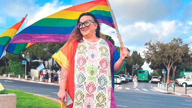 "מה יעשה ילד חרדי הומו?". גלי עשת בזק