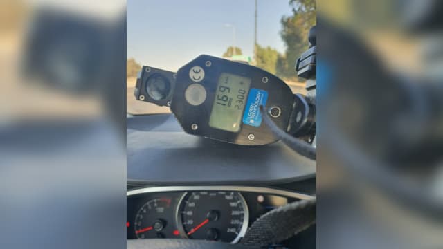 מד המהירות של השוטרים. 169 קמ"ש