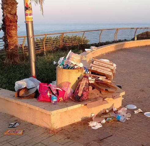 חוף צאנז. הזבל נסחף לחופים סמוכים 