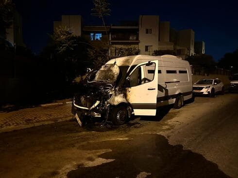 כלי הרכב של שב"ס שהוצתו בבאר שבע