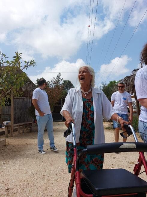 "להוציא אותם ממעגל הבדידות". מבקרים מנווה עמית בחווה
