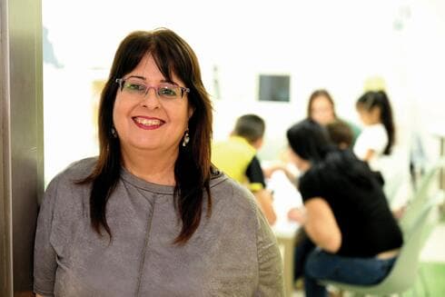 סיגל צדוק-שאקי. מתזזת בין הכיתות בקפלן