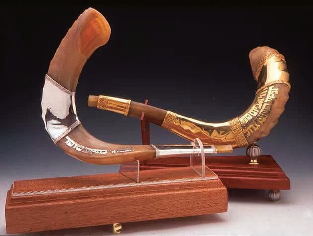 מייצרים לפי מגוון מסורות ודגמים (צילום: 'שופרות ירושלים') מייצרים לפי מגוון מסורות ודגמים