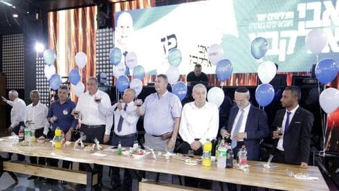 ראש העיר אבי אלקבץ בהרמת הכוסית שערך בשבת האחרונה