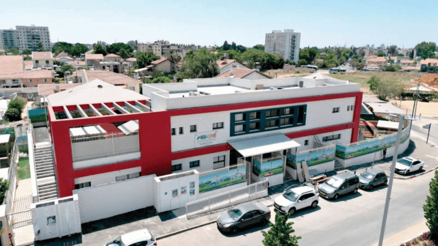 כיתות מעון בחצרות המושבה כיתות מעון בחצרות המושבה