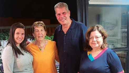 אבני, טאוב, גלטר וטובה ביבר