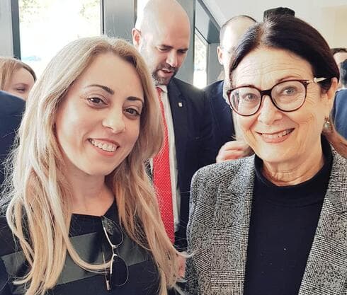 עם הנשיאה חיות, בפתיחת היכל המשפט בבת ים
