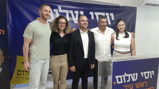 יוסי שלום וחברי רשימתו למועצת העיר