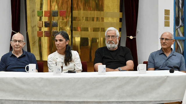 "בכיפור למדנו שאסור לשתוק". ד"ר קיפניס, מצנע, ד"ר שהרבני ואשכנזי (צילום: נחום סגל) "בכיפור למדנו שאסור לשתוק". ד"ר קיפניס, מצנע, ד"ר שהרבני ואשכנזי