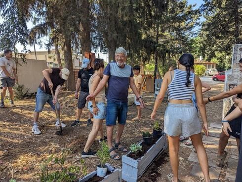 שיפוץ חורשת לילית