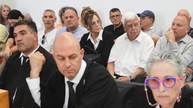 צורי ופרקליטיו בבית המשפט אתמול
