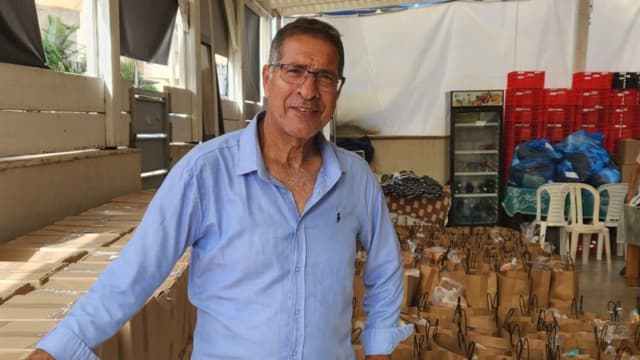 מוטי רצאבי. נטו לעזור לאנשים