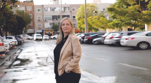 ענת זנזורי