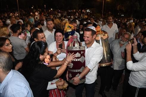 ראש העירייה רז קינסטליך באירועי שמחת תורה 