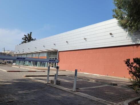 סניף ויקטורי בפתח תקוה לאחר שנסגר