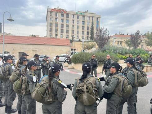 היערכות ופעילות שוטרי מחוז ירושלים ולוחמי מג״ב ברחבי העיר ביממה האחרונה והבוקר. (צילום : דוברות המשטרה) היערכות ופעילות שוטרי מחוז ירושלים ולוחמי מג״ב ברחבי העיר ביממה האחרונה והבוקר.