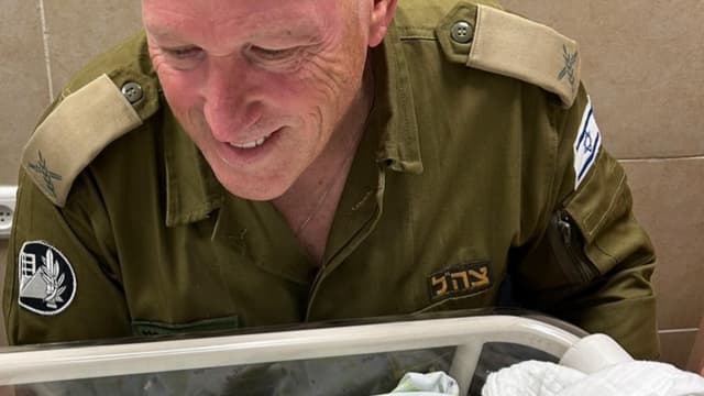 תא"ל במיל. צבי הלפרין מבקר את הנכד