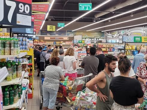 סופרמרקט יוחננוף פתח תקוה, תורים ארוכים