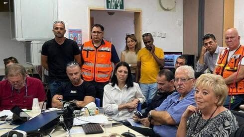 עובדי העירייה מקיימים הערכת מצב 