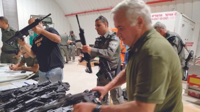 חלוקת נשק במועצה אזורית מנשה