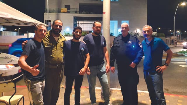 שומרי הארץ בחדרה. פועלים כבר שנה וחצי