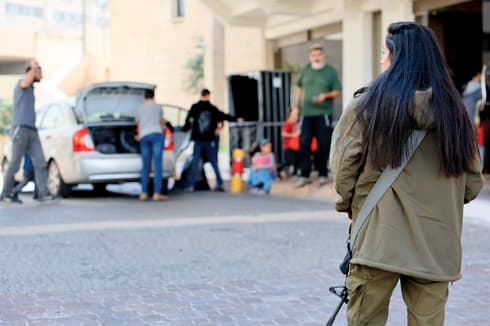 קליטת המפונים, השבוע (צילום: ארנון בוסאני) קליטת המפונים, השבוע