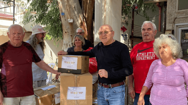 ממה שיינפיין והמתנדבים ממה שיינפיין והמתנדבים