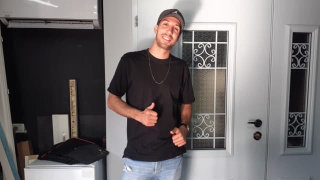 עסקים במלחמה. גילי דלתות