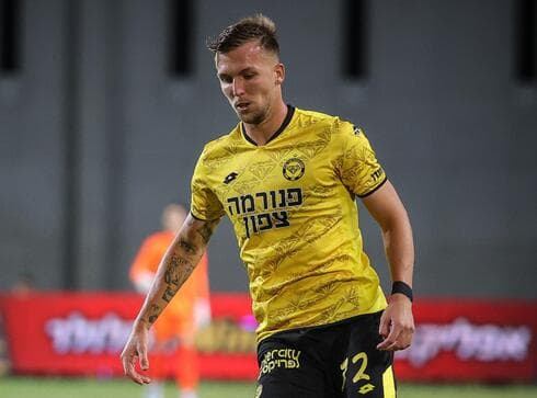 קארצב. ישב בחדר הלבשה במהלך טקס תמיכה בעזה