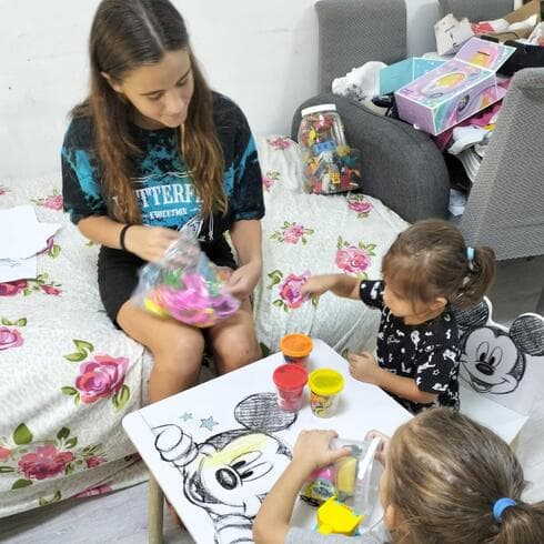 המתנדבים הגיעו לבתים ומשמחים את הילדים
