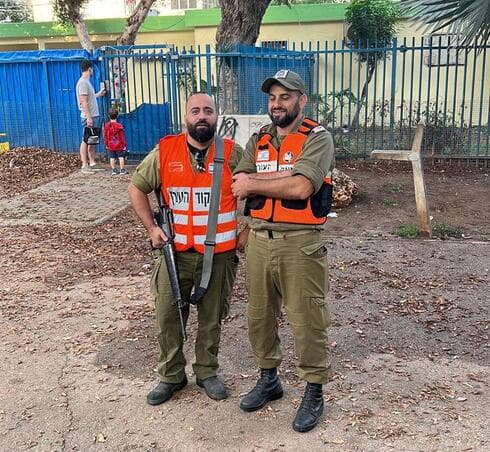 חיילים שומרים על מוסדות החינוך בנתניה