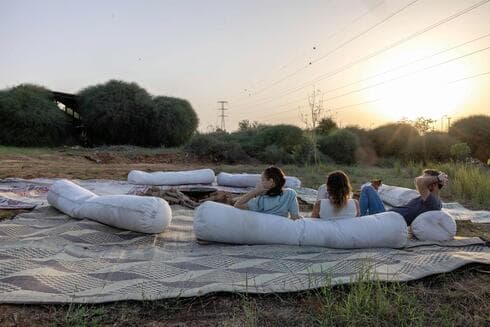 פינת ישיבה במתחם