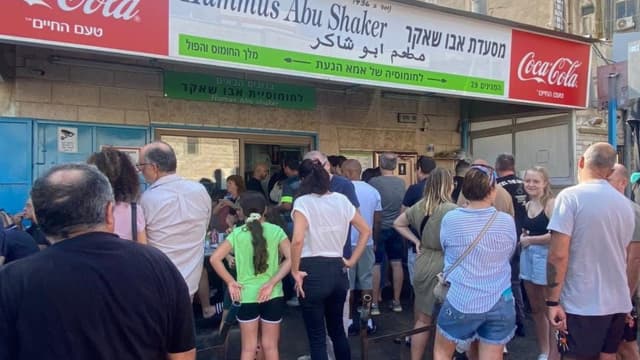 הציבור הגיע מיד לתמוך שנשמעו איומים בחרם מצד פלסטינים (צלם לא ידוע. פרסום לפי סעיף 27א לחוק זכויות יוצרים) הציבור הגיע מיד לתמוך שנשמעו איומים בחרם מצד פלסטינים