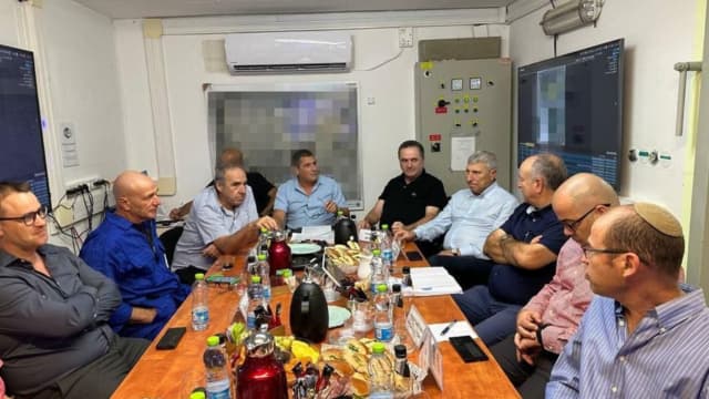 השר כ"ץ עם הנהלת בזן בחמ"ל